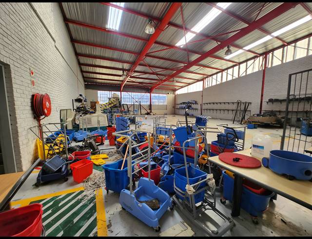 580M² WAREHOUSE TO LET IN HALFWAY GARDENS